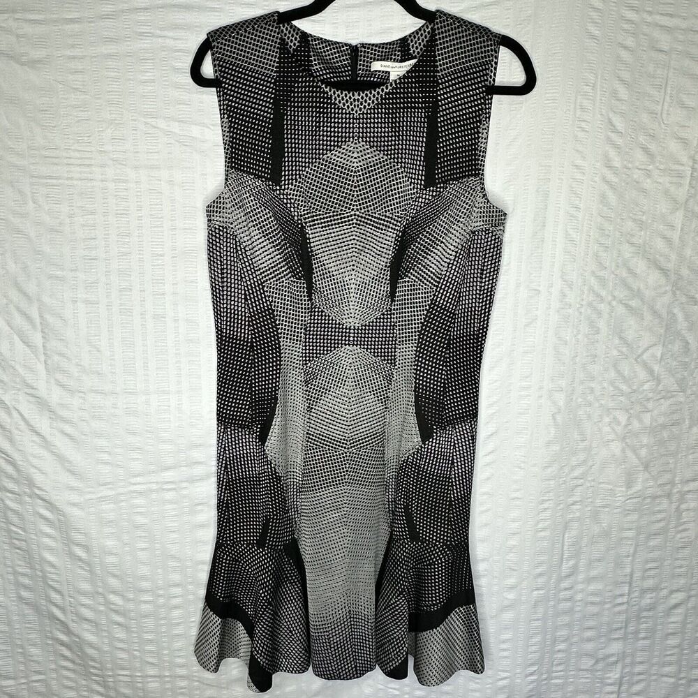 Diane Von Furstenberg Dress Womens 10 Black White Jaelyn Flutter Sleeveless Mini